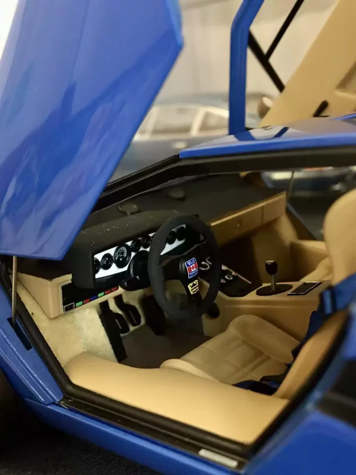Lamborghini, realistic blue car model, scale 1:18, custom-made