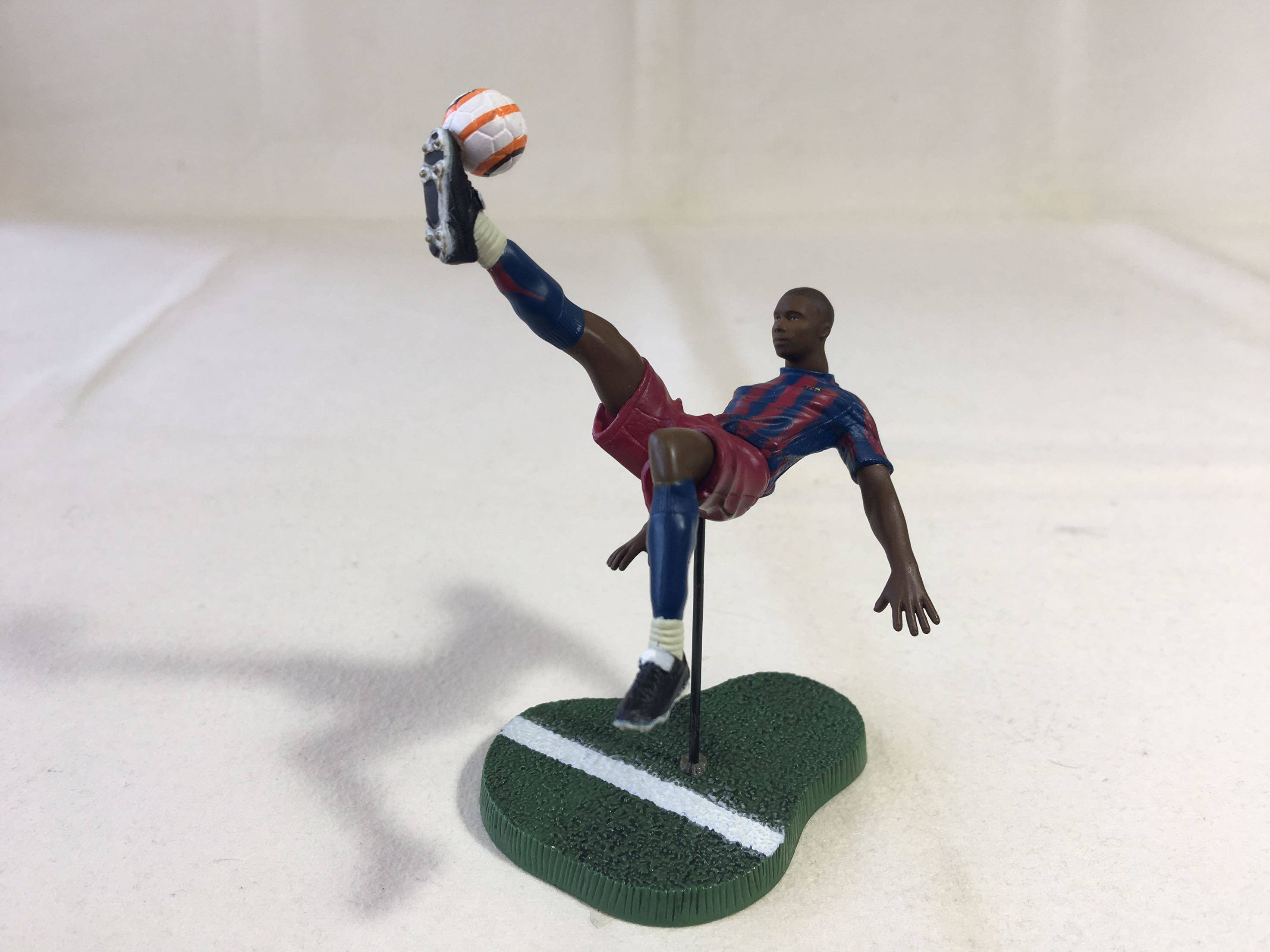 Barcelona FT CHAMPS football man Puppet model hands up 3 inches Etoo (simplified version) - Taobao