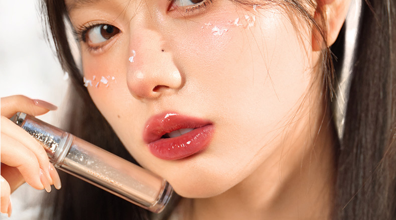 【中国直邮】【春晚同款】  Judydoll橘朵  冰熨斗精华镜面唇釉  护唇蜜   #07霜冻烤梨  显白酒红色  【春晚主持人马凡舒同款】