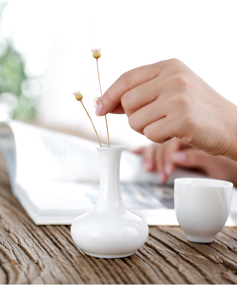 Tang's white porcelain floret bottle home furnishing articles I and contracted ceramic flower arranging dried flower flower implement sitting room household act the role ofing is tasted