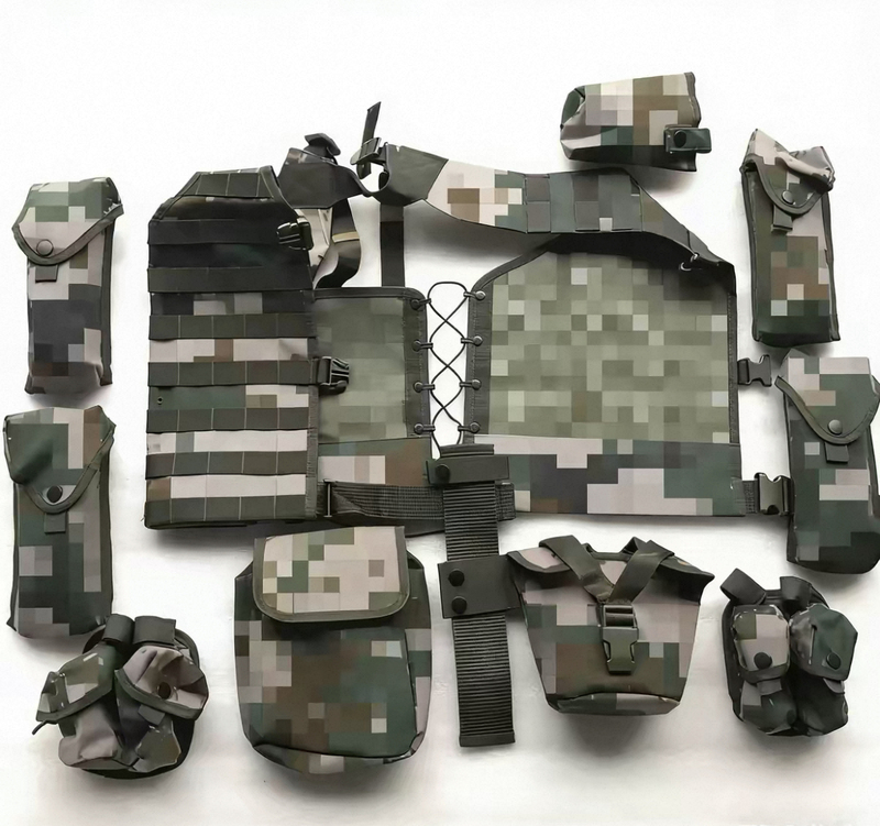 06 Tactical Vest Outdoor Training Set Water Bottle Mask Bag Carrying Gear 11-Piece Sports Kit