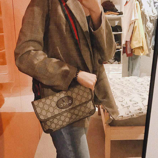 Gucci 复古虎头腰包