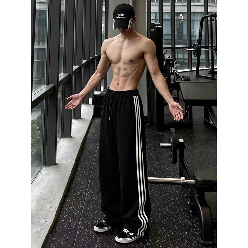 Black Three-Stripe Fitness Sports Pants for Men, Autumn and Winter, High-End, Cool and Stylish, Slightly Flared Pants, Cleanfit Fleece-Lined Sweatpants Black Three-Stripe Fitness Sports Pants for Men, Autumn and Winter, High-End, Cool and Stylish, Slightly Flared Pants, Cleanfit Fleece-Lined Sweatpants