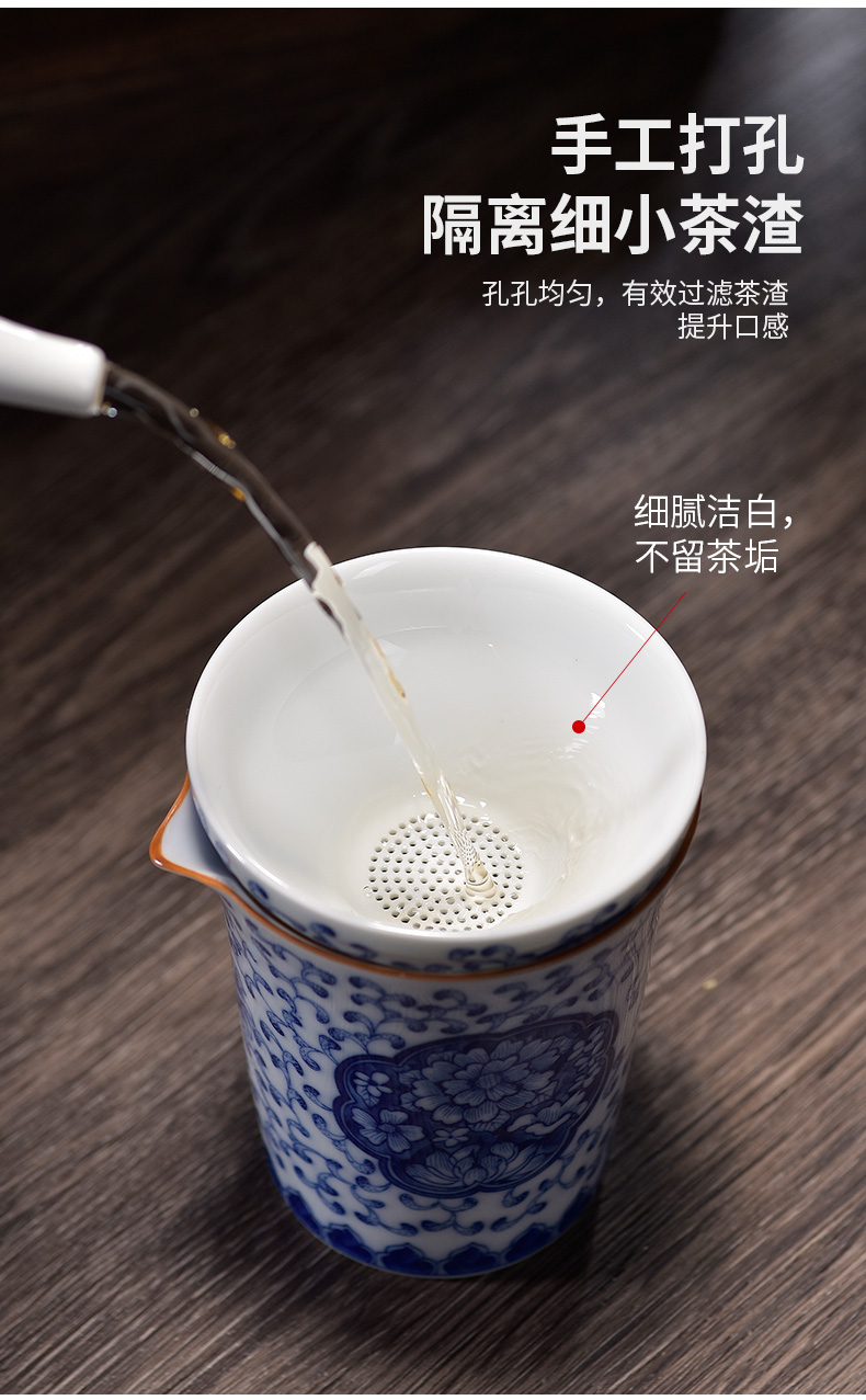 Jingdezhen blue and white porcelain tea sets of high - grade ceramic cups lid bowl of kung fu tea whole household gift box