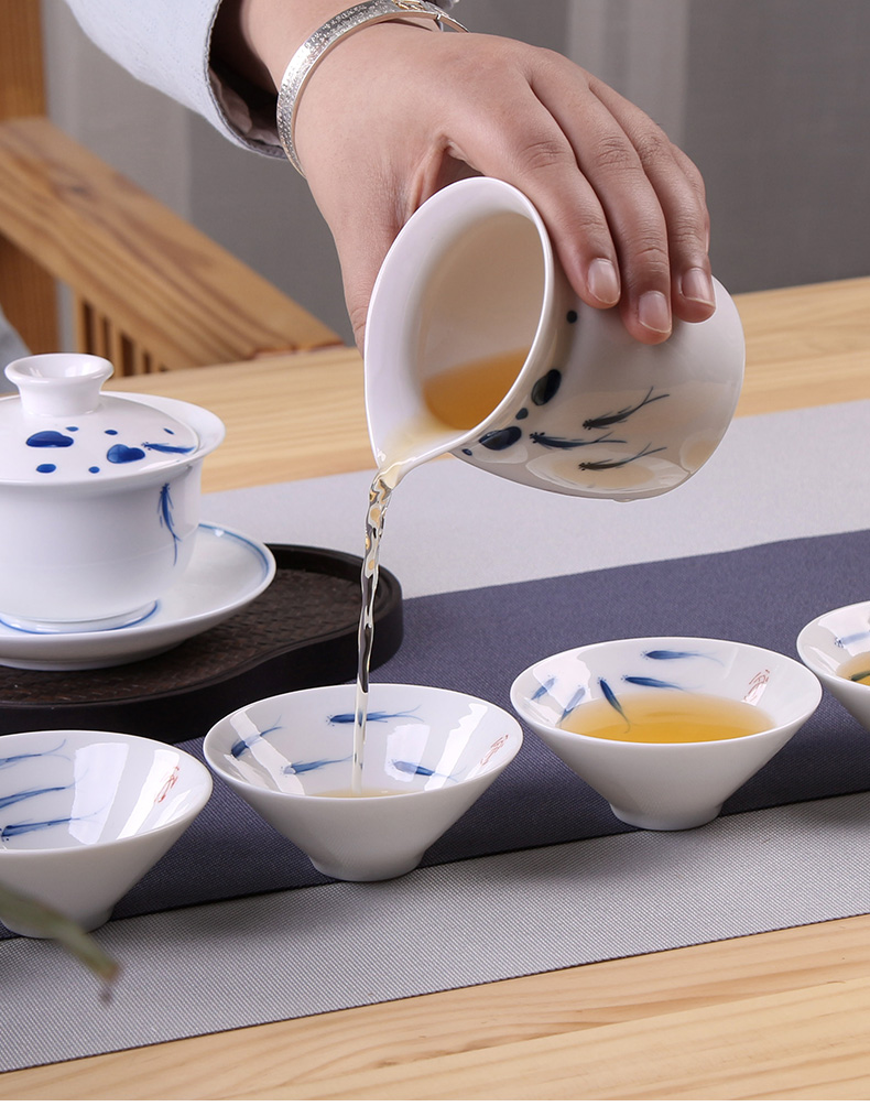 Blue and white hand draw thin foetus hat to small single cups of tea light cup ceramic tea set kung fu master sample tea cup large cup