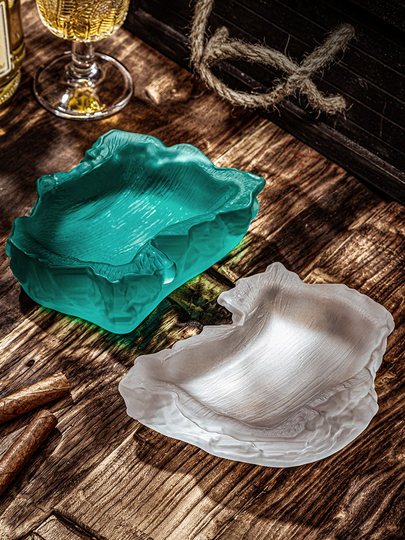 Large Ashtray with a High-End Feel, Special for Cigars, Creative Home Use in the Living Room, Thickened Crystal Glass Ashtray for Tea Table