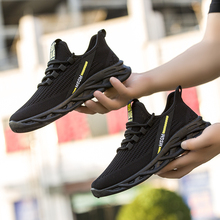 秋季轻便潮鞋青少年飞织运动鞋透气网鞋