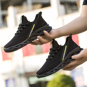 秋季轻便潮鞋青少年飞织运动鞋透气网鞋