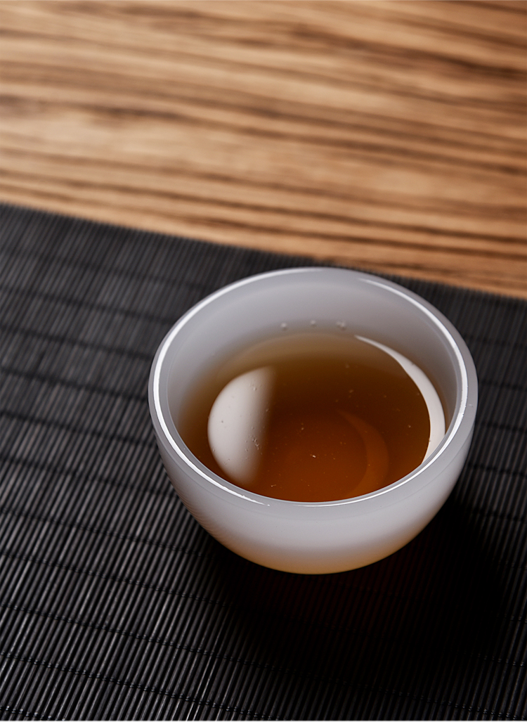 The ancient jade sheng up porcelain cup sample tea cup masters cup bowl of The big, white porcelain glass colored glaze single cup lamp that kung fu tea set