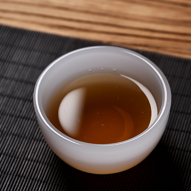 The ancient jade sheng up porcelain cup sample tea cup masters cup bowl of The big, white porcelain glass colored glaze single cup lamp that kung fu tea set