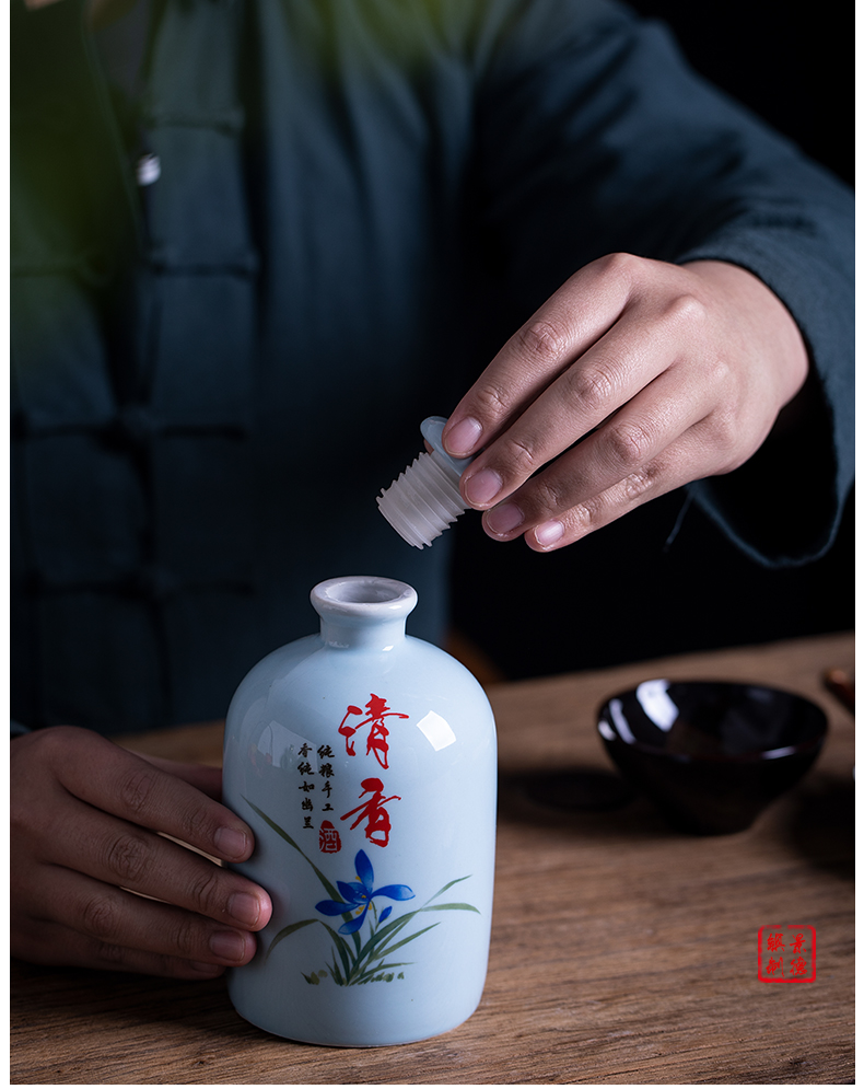 An empty bottle 1 kg pack hip hand grasp jugs home with cover pot seal wine jingdezhen ceramic bottle custom