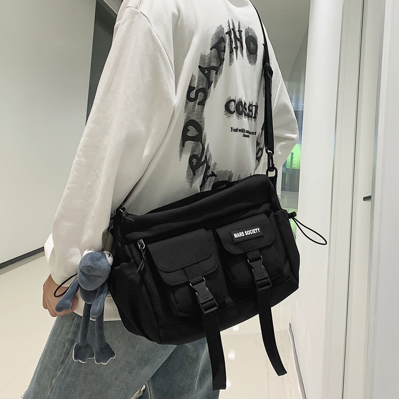 Original Juku Single Shoulder Bag Slanted Satchel for men and women Han edition 100 hitched street hip-hop machine Students' Day of the Satchel Harbor Wind