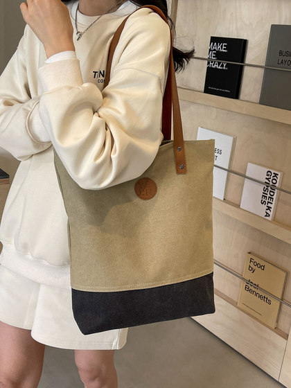 Casual and Artistic Canvas Underarm Commuter Bag for Women 2025 New Niche Design Student Class Shoulder Tote Bag