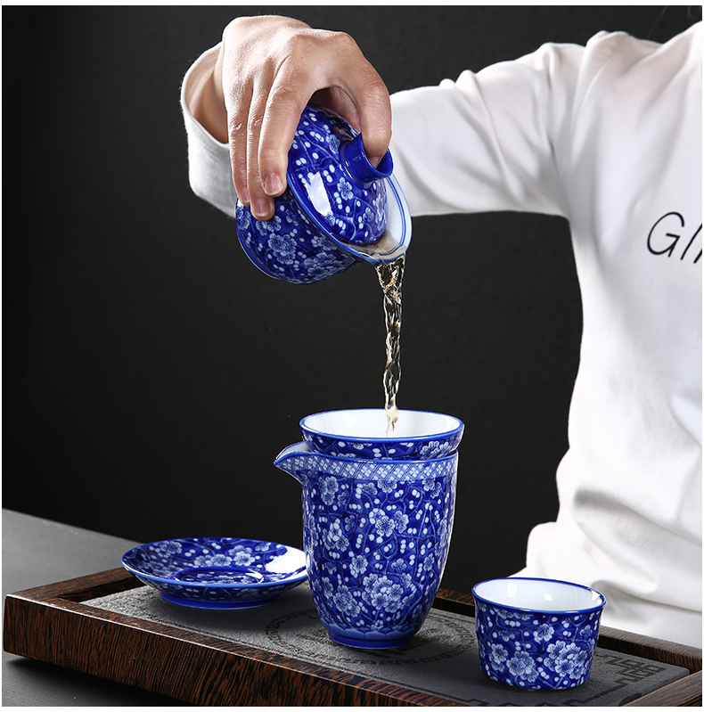 Kung fu tea set suits for domestic high - grade gift boxes restoring ancient ways of blue and white porcelain ceramic tureen tea cup set the teapot