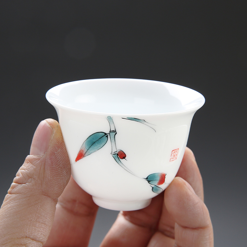 Hand - made ceramic masters cup jade porcelain cups kung fu tea cup single cup of tea light manual personal pu - erh tea sample tea cup