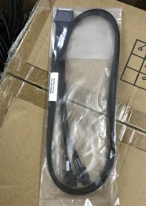 SFF-8611 OCoulink 8X turns 2XSFF-8643 Mini SAS HD data line