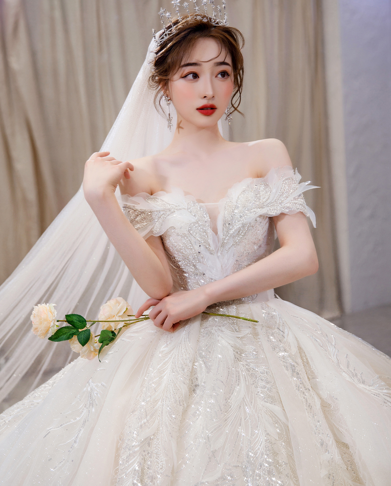 Straight Shoulder Main Wedding Dress 2021 New Temperament Bridal Style Light Retro Lavish Palace With Great Tug Trailing