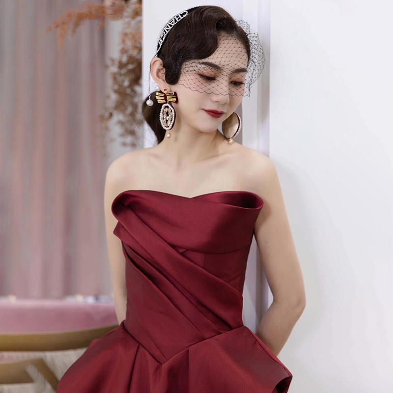 Evening dress, retro long burgundy tube top, city style, bright catchy style, fitted Evening dress, retro long burgundy tube top, city style, bright catchy style, fitted