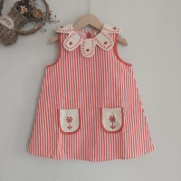 Красная розовая полоса лепестка лепестка [Spot]