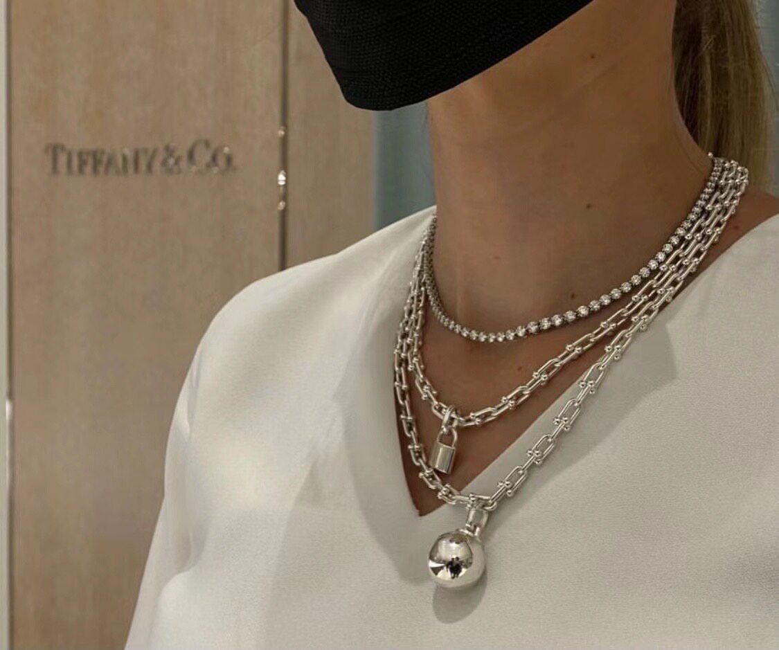 Light luxury high design sense of small necklace 2023 new in hip hop double layer superimposed on a chain chain chain