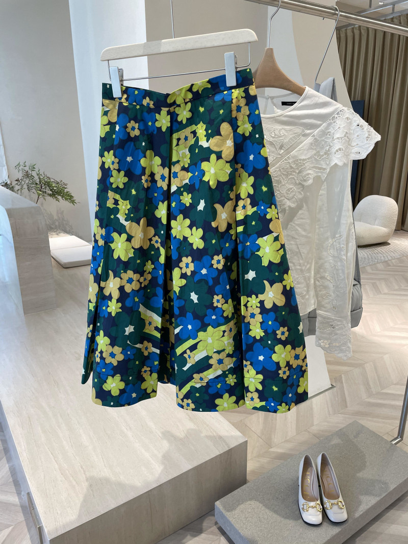 No return or exchange on clearance, mixed with the fragrance of flowers in the air, not disappointing the autumn light, printed A-line umbrella skirt skirt