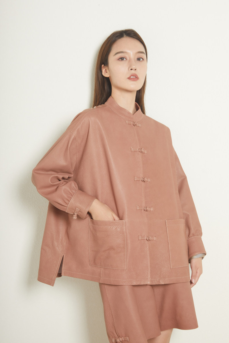 National Rhymes Extravaganza full handmade disc buckle lychee print Imported Leather leather Loose Outline Chinese Leather Coat Jacket Woman