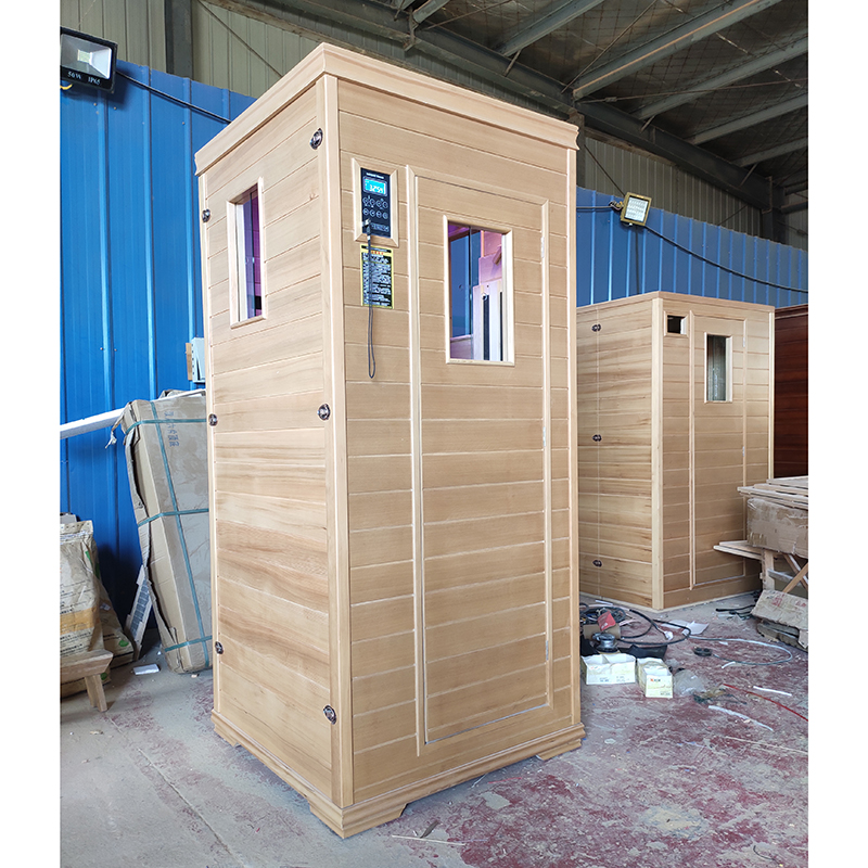 Single carbon board room with a single carbon board