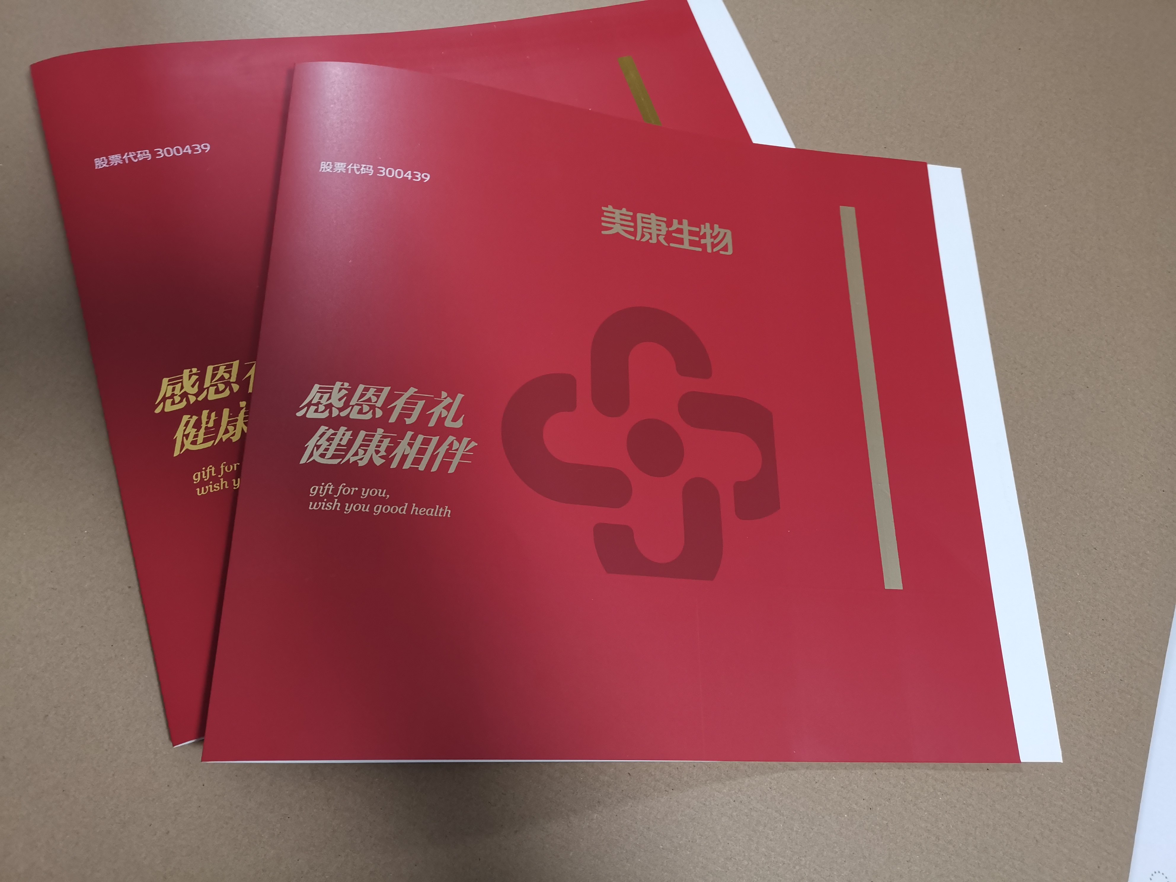 Gold card silver cardboard UV four color gold ink silver ink white ink print No version hot gold hot silver reverse UV beat