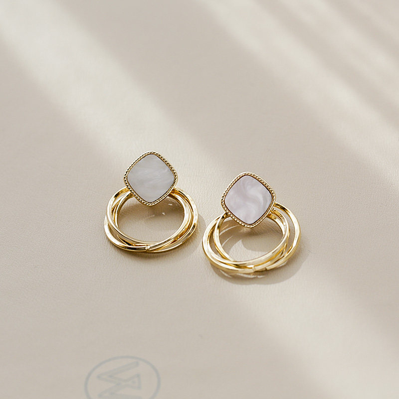 Fashion red star earrings 2020 new trend Korean temperament net red ear needle female sterling silver earrings burst shaking sound
