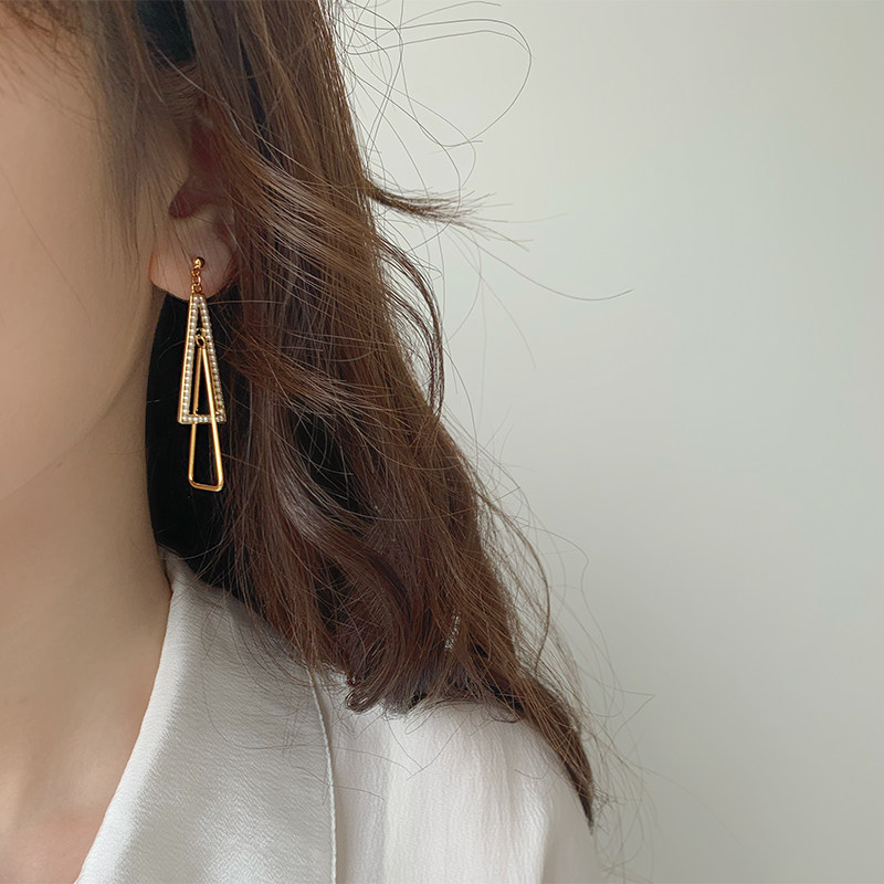 Long version of pearl earrings 2021 New wave lukewarm wind ear pendant woman round face with slim ear clip without earthy ear