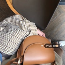 The second bullet recommended Truffle chocolate color semicircular pony saddle crossbody shoulder bag Korean chic=IAC homemade