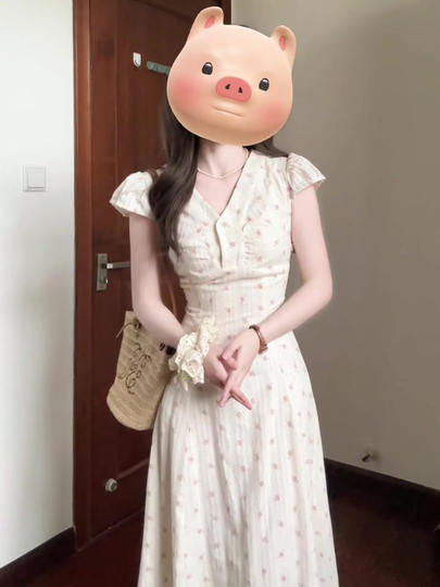 法式V领碎花连衣裙女夏季新款气质高级感度假风收腰显瘦a字长裙子