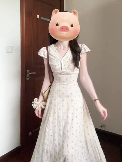 法式V领碎花连衣裙女夏季新款气质高级感度假风收腰显瘦a字长裙子
