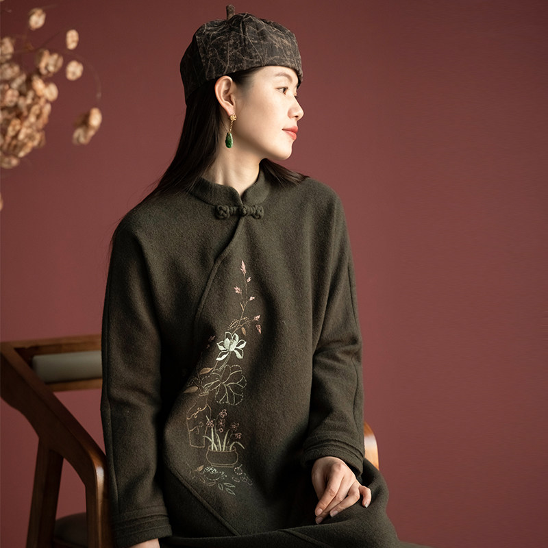(Fangcaodu) Moshang Huakai original pure wool embroidered cheongsam over-the-knee coat women's long coat