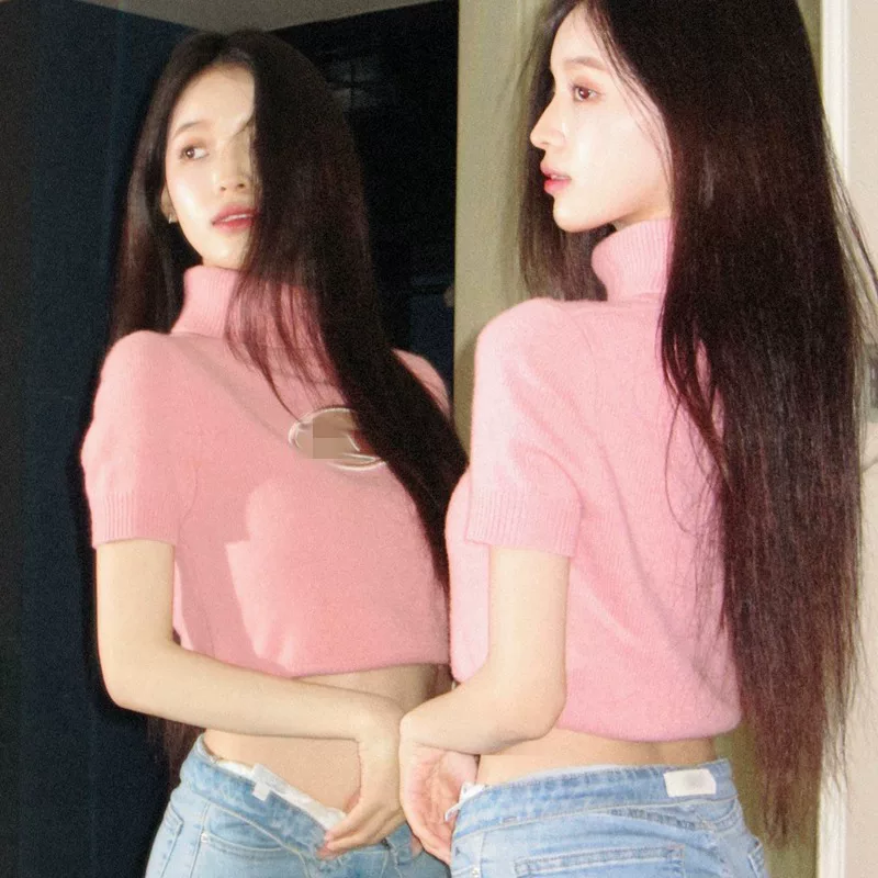 Pink colored knitted spring sweater, with short sleeve, slim fit