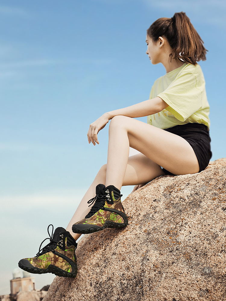 Outdoor hiking shoes men's summer waterproof and non-slip wear-resistant hiking shoes women's desert boots high top climbing small yellow shoes