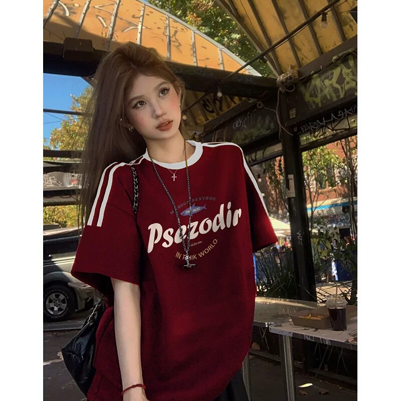 American-Style Burgundy Patchwork Short-Sleeve T-Shirt for Women, New Summer Hot-Selling Retro Loose Trendy Brand Half-Sleeve Red Top American-Style Burgundy Patchwork Short-Sleeve T-Shirt for Women, New Summer Hot-Selling Retro Loose Trendy Brand Half-Sleeve Red Top
