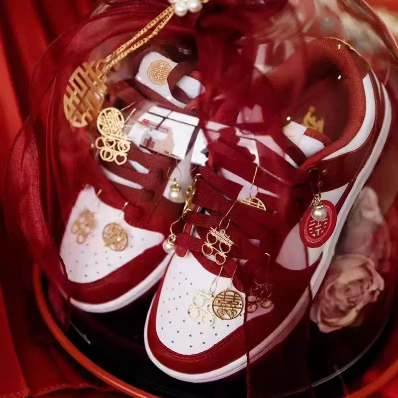 Red Wedding Shoes for Brides, Dual-Purpose Flat Shoes, Wedding Dress Shoes, Sports Couple Shoes for Men and Women, a Pair of Sneakers Red Wedding Shoes for Brides, Dual-Purpose Flat Shoes, Wedding Dress Shoes, Sports Couple Shoes for Men and Women, a Pair of Sneakers