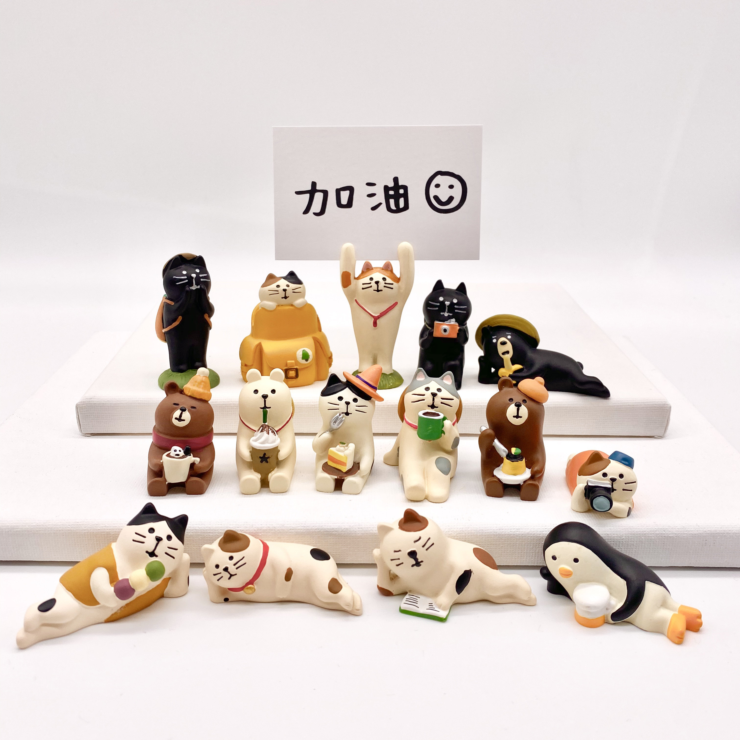 Japanese style raised hand cat message clip Picnic cute resin desktop small ornaments Office decoration cake car