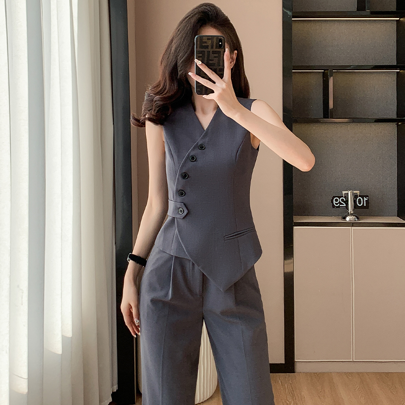 Gray Suit Vest for Women, Summer Thin Style, High-End Fashion, Stylish Sleeveless Vest Top, Slim-Fit Professional Suit