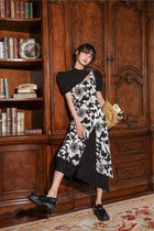 2021 summer new retro slim collar black and white contrast pattern irregular stitching bubble sleeve dress