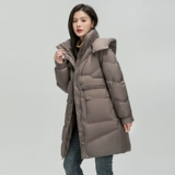 Демисезонный длинный бархатный утепленный белый пуховик с капюшоном, средней длины, утиный пух