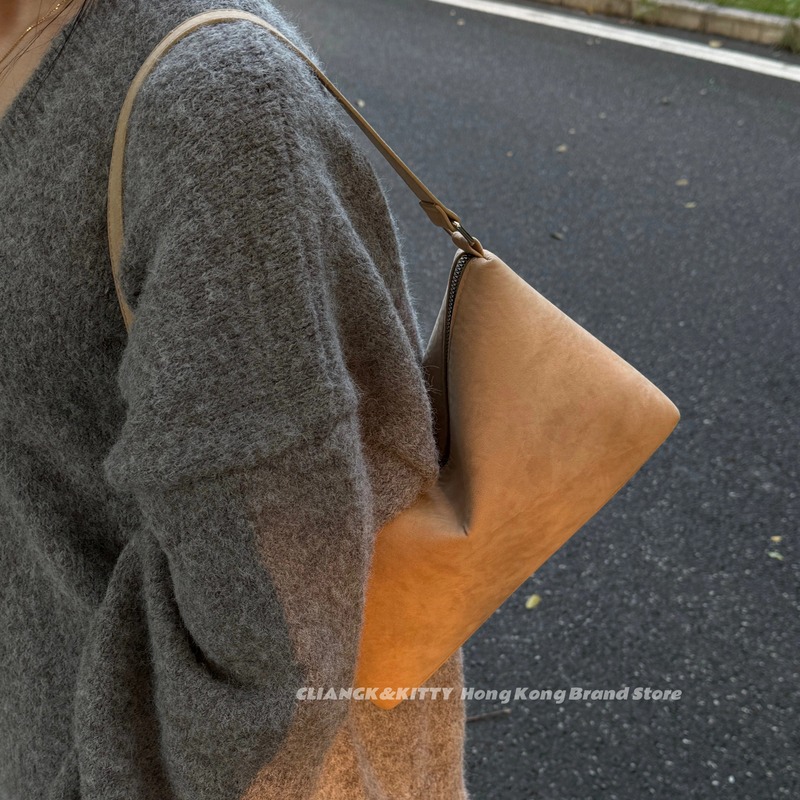Autumn and Winter Suede Vintage Pillow Bag Handbag Niche Simple Versatile Underarm Bag Atmospheric Shoulder Bag Autumn and Winter Suede Vintage Pillow Bag Handbag Niche Simple Versatile Underarm Bag Atmospheric Shoulder Bag