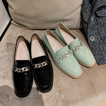 Small leather shoes women Inn Wind autumn winter black flat bottom soft leather 100 hitch retro dresses college brief chain sub single shoes