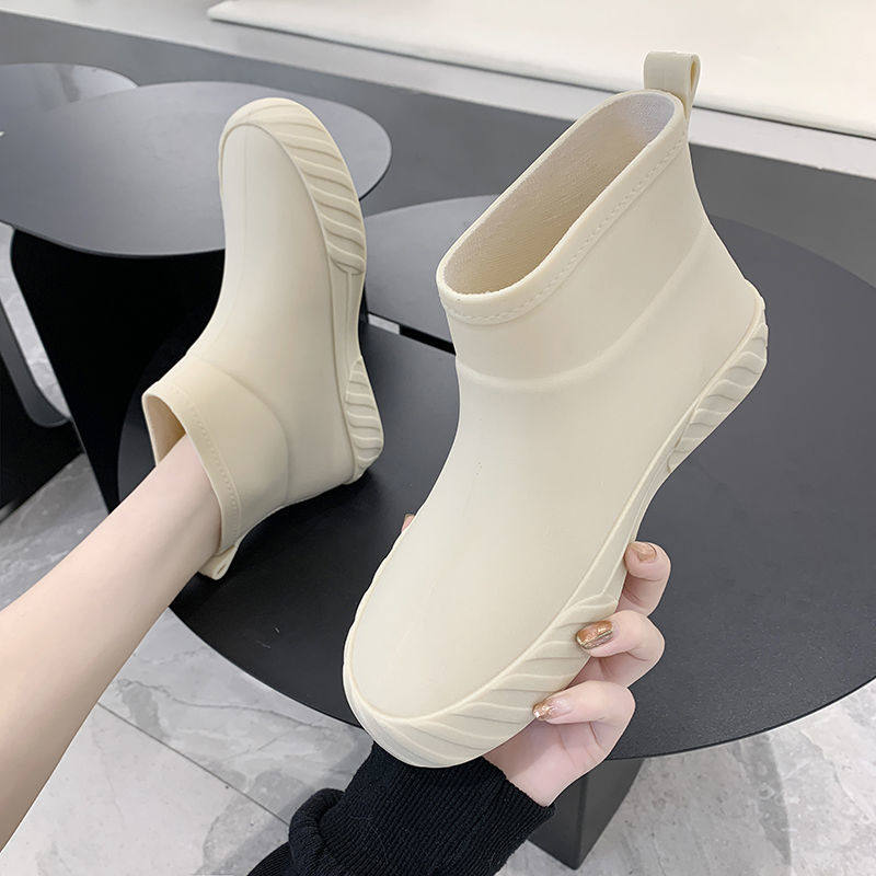 Korean Version Water Shoes Lady Summer Light Short Barrel Rain Boots Nets Red Homage Superior Rain Shoes Fashion 2021 New Trendy