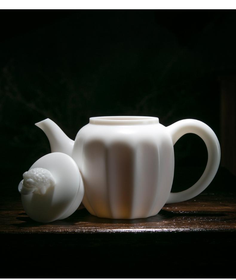 Jiangnan past small ceramic teapot Chinese white lucky spittor pot of white porcelain kung fu tea set and household teapot single pot