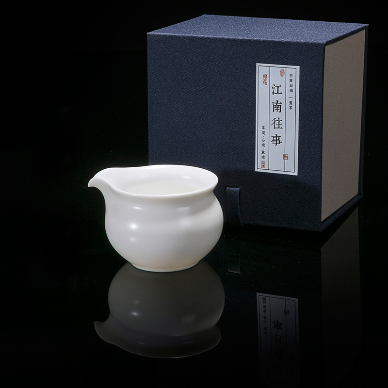 Jiangnan past jade porcelain dehua fair keller suet jade white porcelain points tea kung fu tea tea taking and exquisite small tea sea