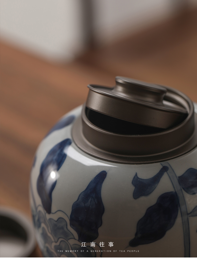 Jiangnan past blue and white porcelain tea pot aluminum alloy cover seal pot kung fu tea set store receives household storage tank