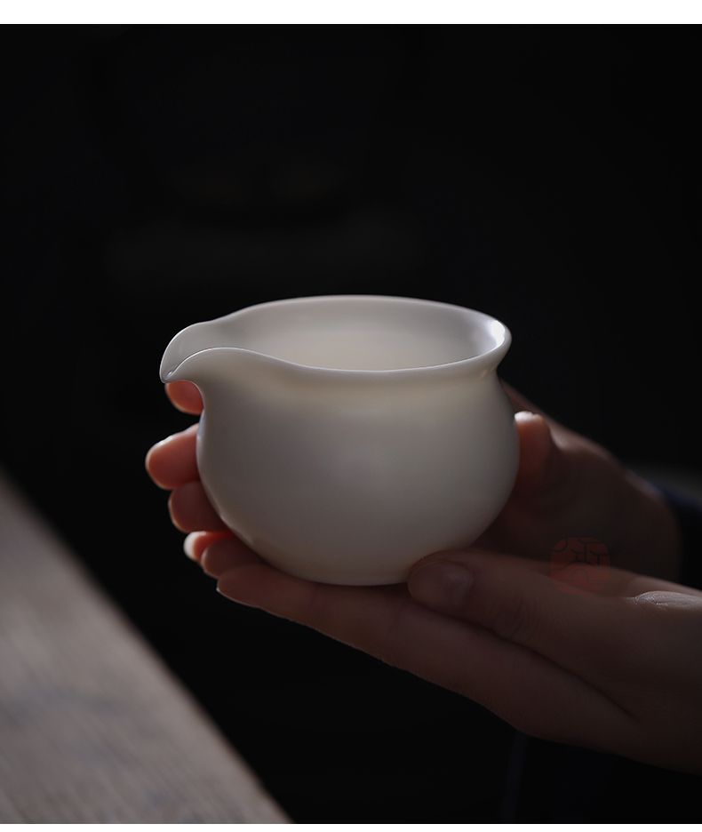 Jiangnan past jade porcelain dehua fair keller suet jade white porcelain points tea kung fu tea tea taking and exquisite small tea sea