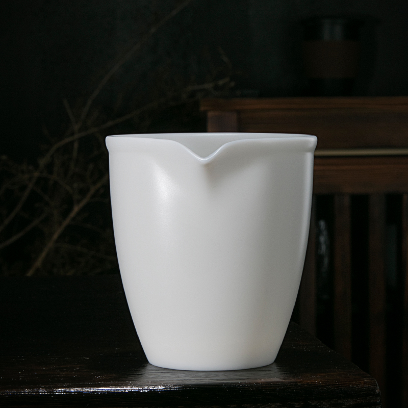 Jiangnan past fair dehua suet jade white porcelain cup points tea is tea sea ceramics fair hand grasp a cup of tea accessories